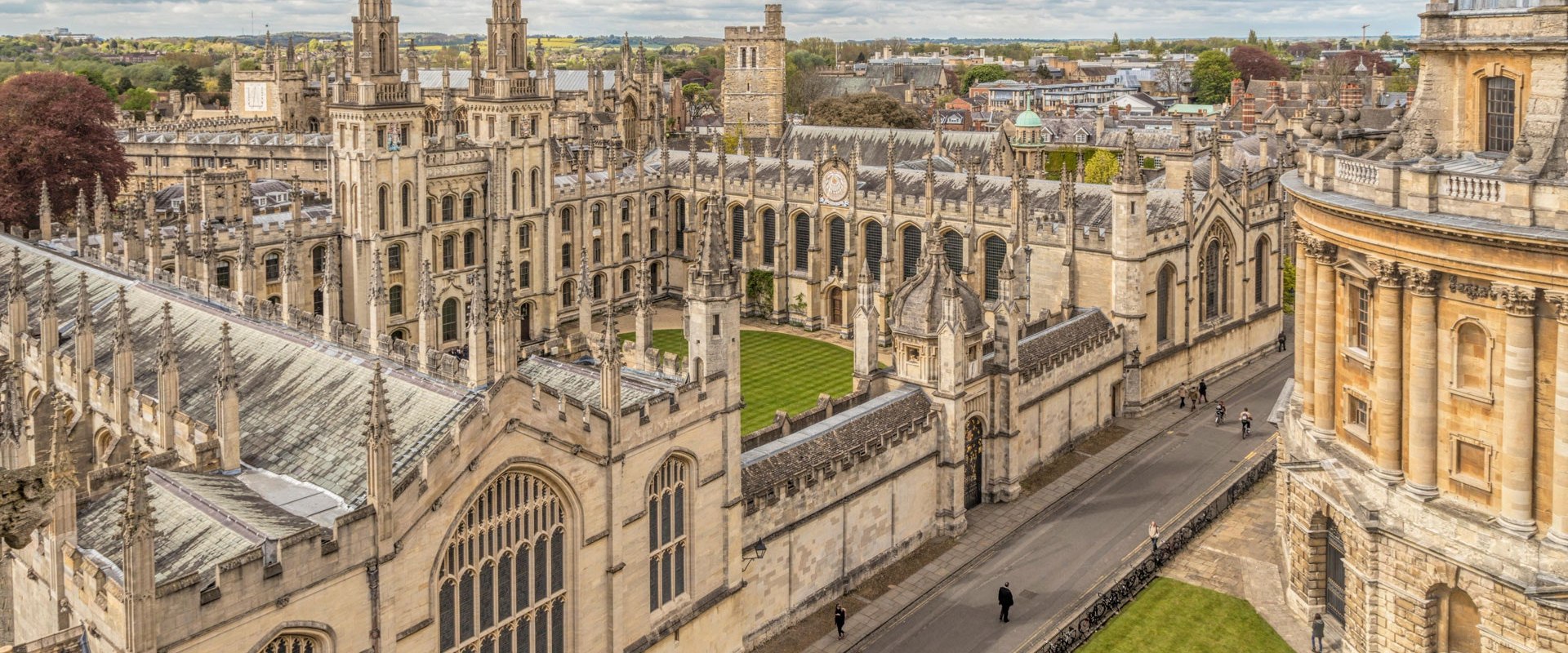A Comprehensive Guide to Undergraduate Programs at Oxbridge Universities